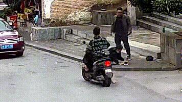 DƬ